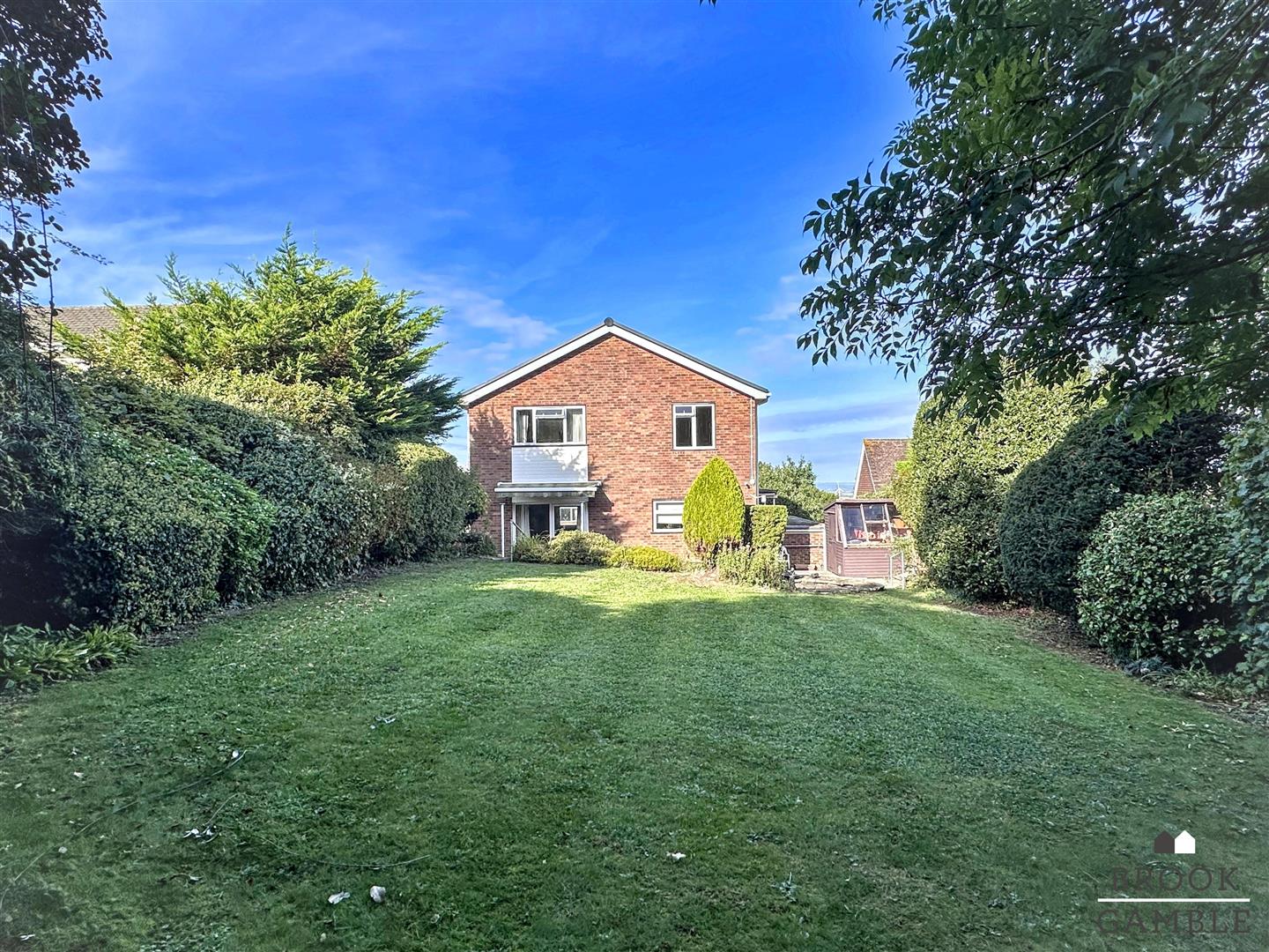 3 Bedroom House. Old Mansion Close in Eastbourne, East Sussex 2